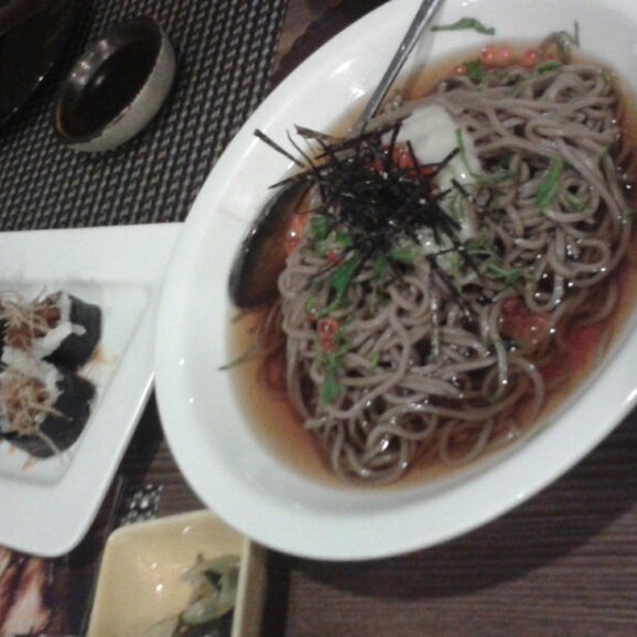 Foto diambil di Kiraku Japanese Restaurant oleh Tanya L. pada 7/23/2013