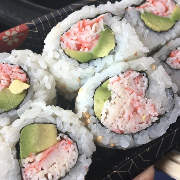 Снимок сделан в Yami Yami Grill &amp; Sushi Express пользователем Gershy B. 11/11/2015