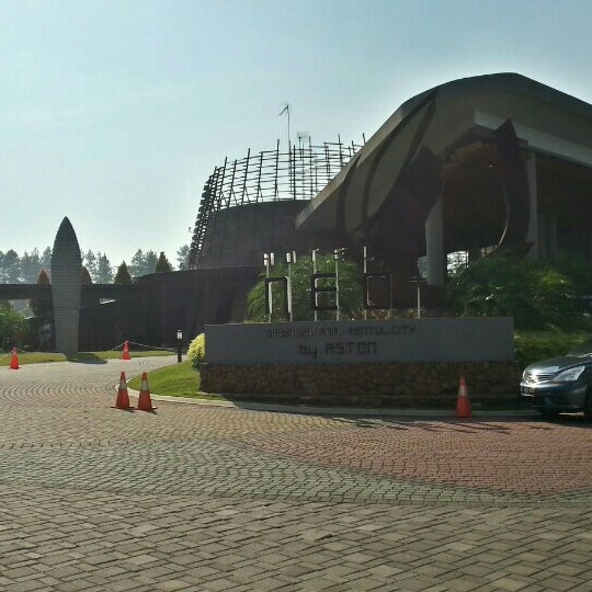 Photo taken at Hotel NEO+ Green Savana Sentul City by Ferdi F. on 7/19/2015