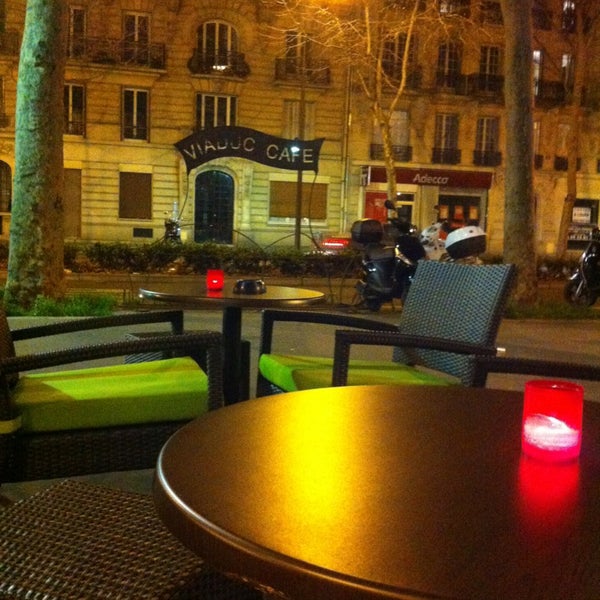 Foto diambil di Le Viaduc Café oleh Myriam M. pada 3/13/2014