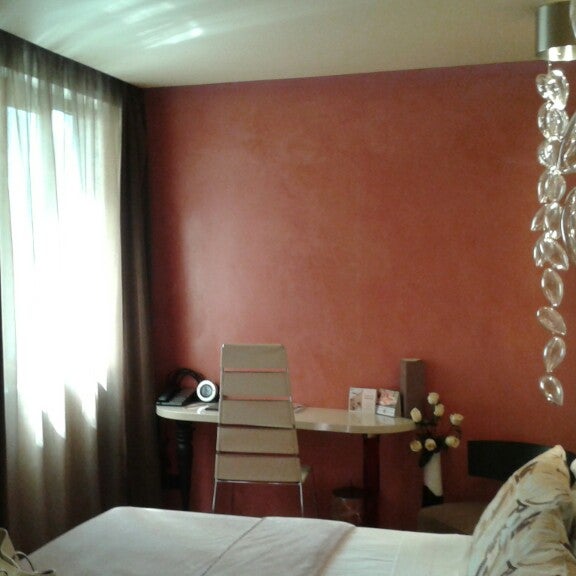 Снимок сделан в Les Fleurs Boutique Hotel пользователем Biliana R. 9/10/2014