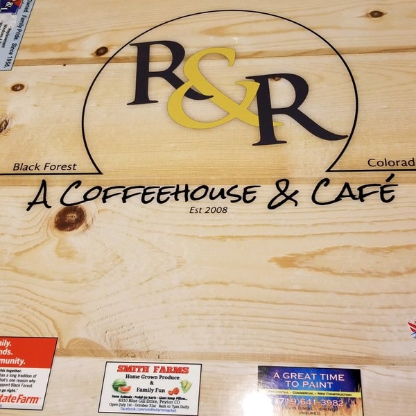 รูปภาพถ่ายที่ R &amp; R Coffee Cafe โดย Tom R. เมื่อ 2/1/2020