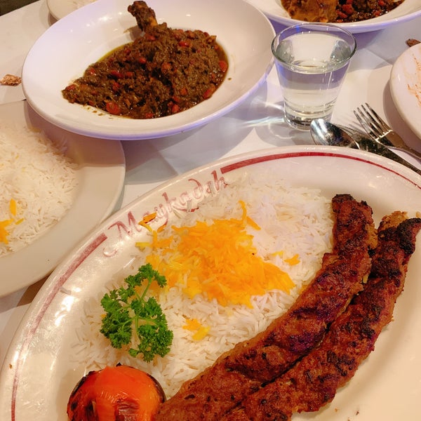 Снимок сделан в Maykadeh Persian Cuisine пользователем Mengying L. 3/10/2019
