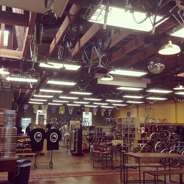 9/23/2013에 Shinya T.님이 Velo Cult Bicycle Shop &amp; Bar에서 찍은 사진