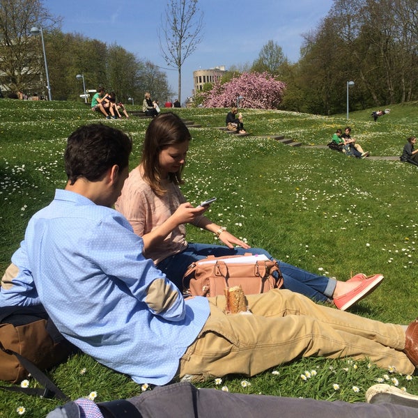 รูปภาพถ่ายที่ Vrije Universiteit Brussel - Brussels Humanities, Sciences &amp; Engineering Campus โดย Dean D. เมื่อ 4/24/2015