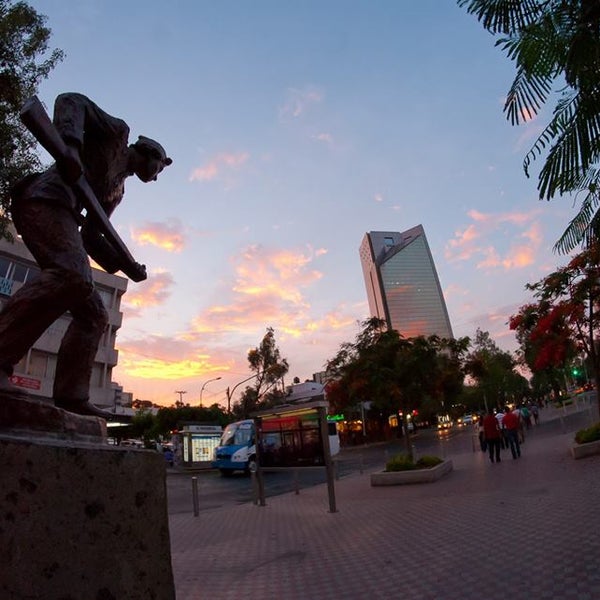 รูปภาพถ่ายที่ Paseo Chapultepec โดย Paseo Chapultepec เมื่อ 10/30/2013