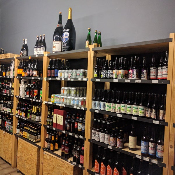 Photo taken at BeerGeek Pivotéka by Stefano P. on 1/7/2018
