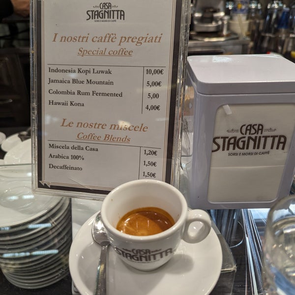 Foto tirada no(a) Ideal Caffé Stagnitta por Stefano P. em 12/29/2023