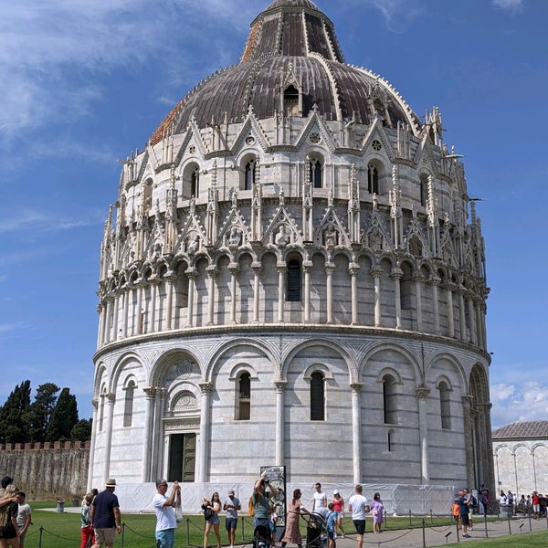 8/25/2021 tarihinde Stefano P.ziyaretçi tarafından Piazza del Duomo (Piazza dei Miracoli)'de çekilen fotoğraf