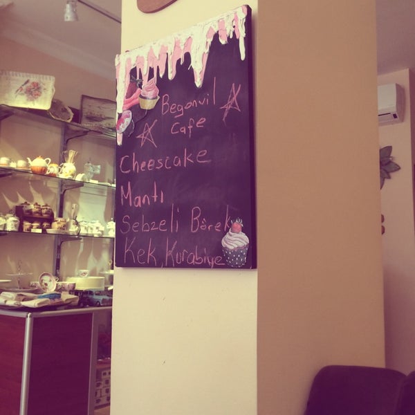 Foto tomada en Begonvil Cafe &amp; Store  por B el 6/16/2014