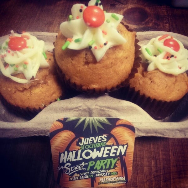 10/30/2013にGabriela S.がSo Sweet Cupcakes &amp; Moreで撮った写真