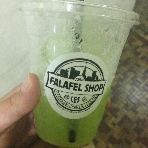 Foto tirada no(a) The Falafel Shop por Jaclyn . em 7/19/2013