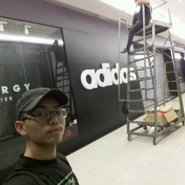 Adidas Dataran Pahlawan dataran pahlawan melaka mega mall
