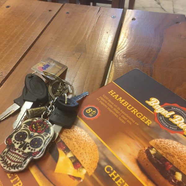 รูปภาพถ่ายที่ Baget Burger โดย Ayşesu Y. เมื่อ 6/21/2016