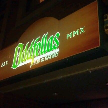 Foto tirada no(a) Oddfellas Pub &amp; Eatery por Bryan B. em 11/17/2012