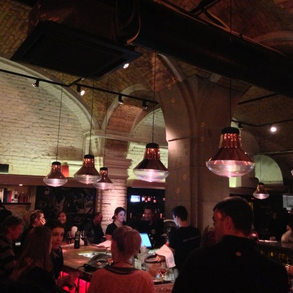 รูปภาพถ่ายที่ innio restaurant and bar โดย Hans B. เมื่อ 12/30/2012