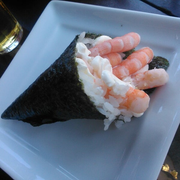 Das Foto wurde bei Deck Lounge &amp; Sushi Bar von Thälissa S. am 2/9/2014 aufgenommen