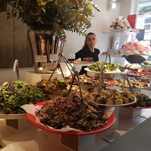 Photo taken at Ottolenghi by Lingy M. on 3/28/2018