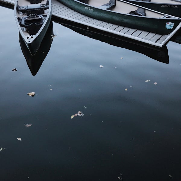 รูปภาพถ่ายที่ Rowing Dock โดย Justin G. เมื่อ 10/16/2016