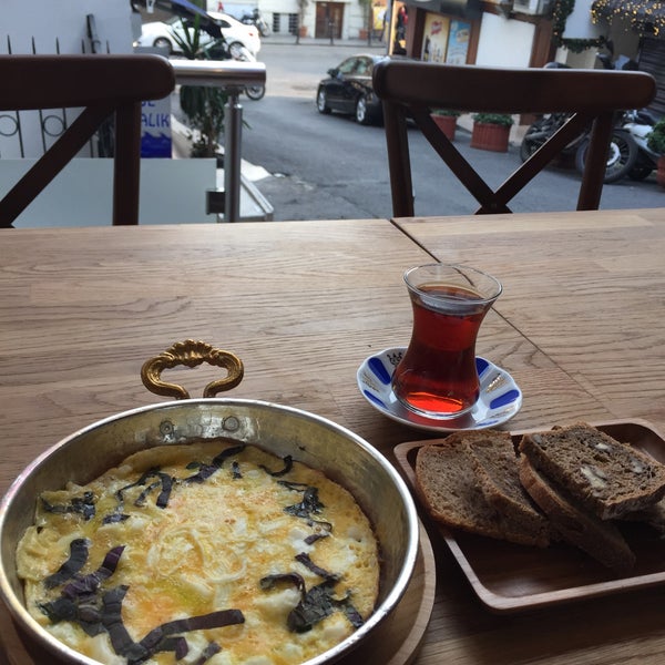 รูปภาพถ่ายที่ Bebek Kasap &amp; Steak House โดย Barış C. เมื่อ 12/6/2015