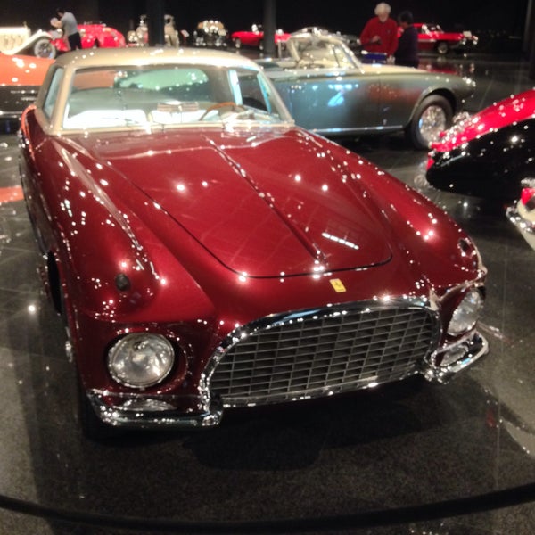 Das Foto wurde bei Blackhawk Automotive Museum von Dave C. am 12/28/2014 aufgenommen