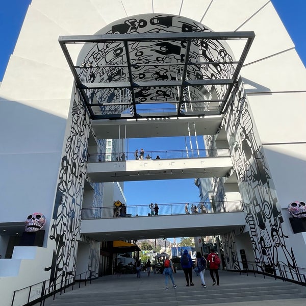 10/23/2022 tarihinde Cecilia N.ziyaretçi tarafından Ovation Hollywood'de çekilen fotoğraf