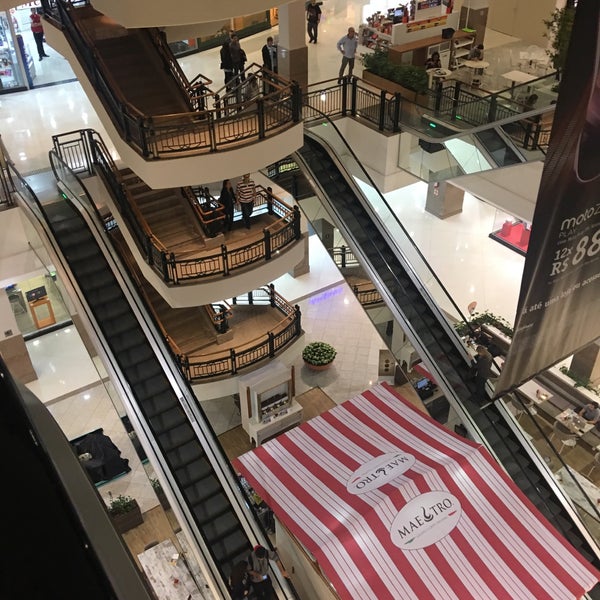6/30/2017 tarihinde Andre Luiz R.ziyaretçi tarafından Villa Romana Shopping'de çekilen fotoğraf