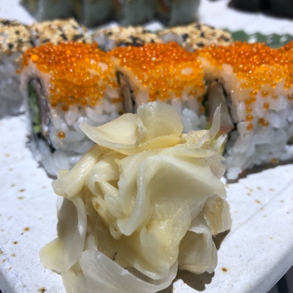 Снимок сделан в oishii wok &amp; sushi пользователем Hatice S. 1/8/2019