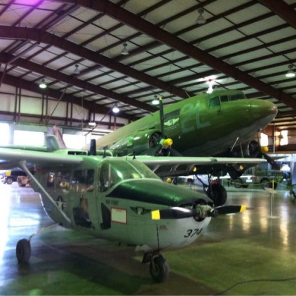 Foto tirada no(a) Commemorative Air Force Airpower Museum (CAF) por Dillan W. em 4/28/2013
