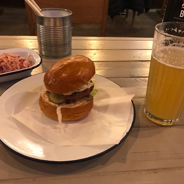 Delicious burger, tasty beer, relaxed atmosphere! What else do you need!