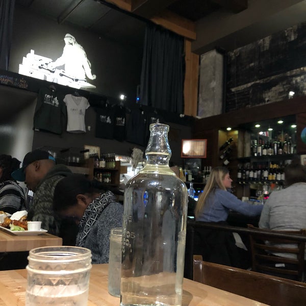 10/20/2019にJon Z.がNext Door Gastro Pubで撮った写真