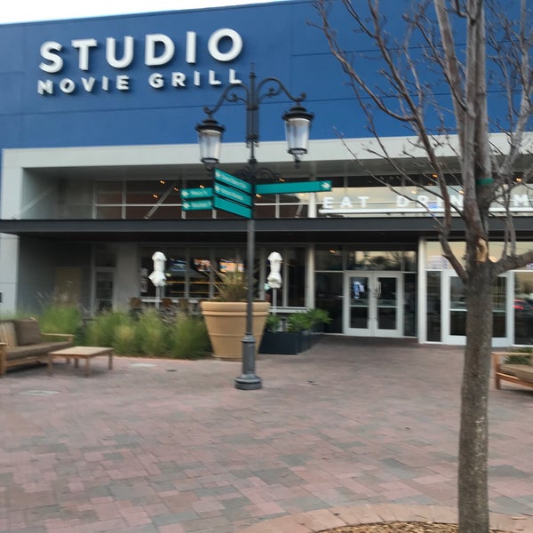 12/26/2017에 Jon Z.님이 Studio Movie Grill Simi Valley에서 찍은 사진