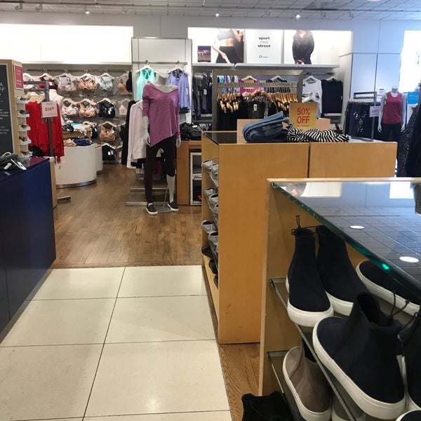 Gap Clothing Store In Santa Monica