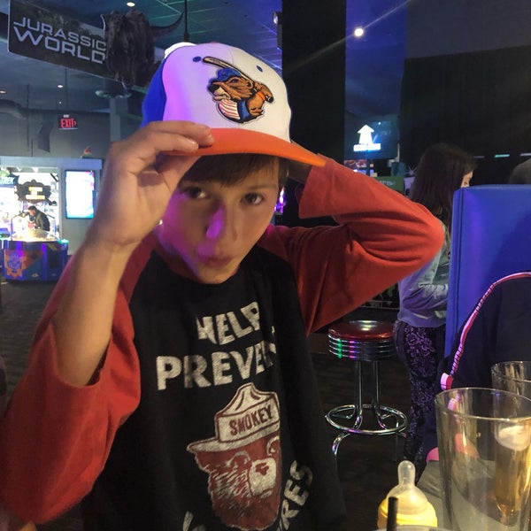 Photo taken at Dave &amp; Buster&#39;s by Jon Z. on 11/21/2018