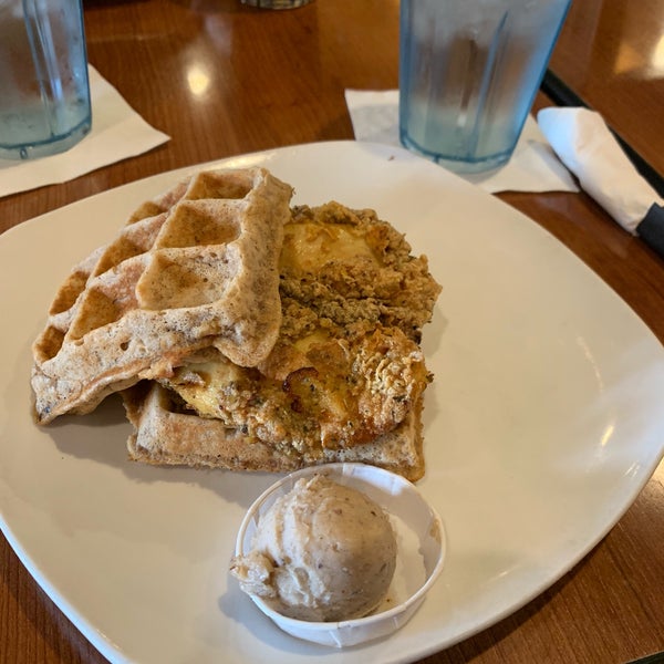 Photo taken at Dame&#39;s Chicken &amp; Waffles by Joe H. on 8/5/2019