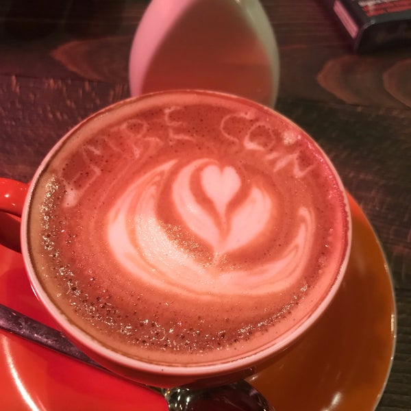 Foto diambil di Kuzey Cafe &amp; Bistro oleh Emre C. pada 3/14/2019