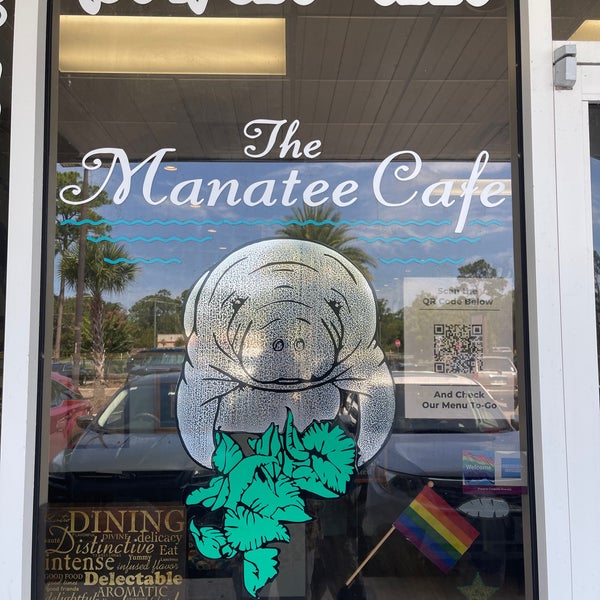 Снимок сделан в Manatee Cafe пользователем Barbara S. 9/2/2023