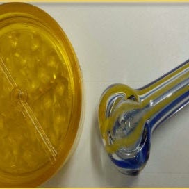 Yours FREE with the mention in your visit. Choose a pipe or grinder.
