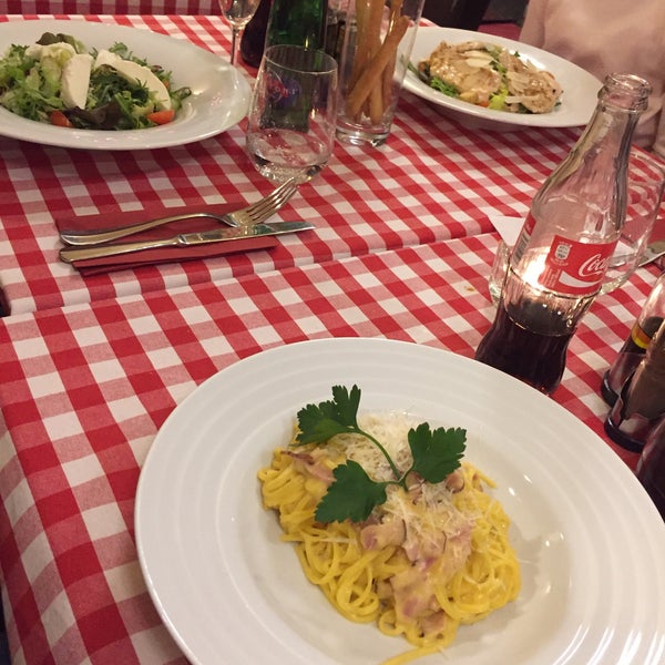 Das Foto wurde bei Il Palazzo Italian Restaurant von Anya B. am 1/4/2017 aufgenommen