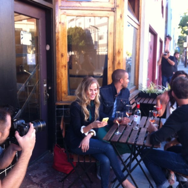 รูปภาพถ่ายที่ Yield Wine Bar โดย Dava G. เมื่อ 10/16/2013