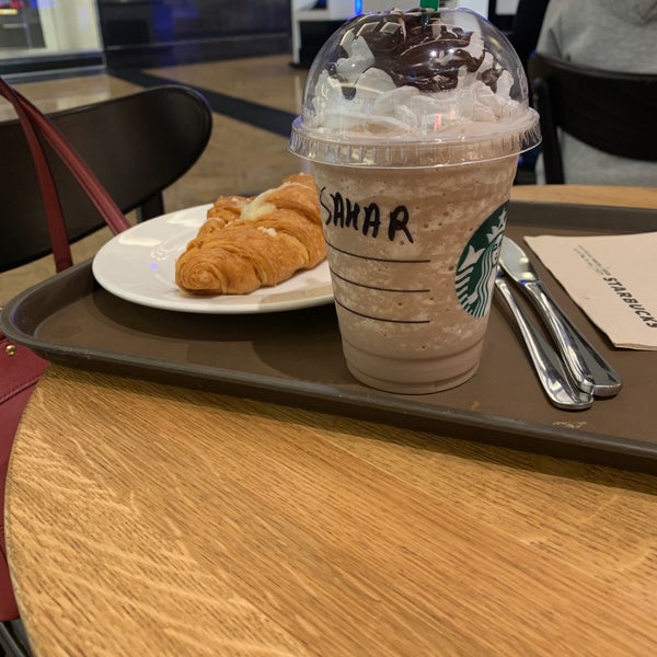 Photo prise au Starbucks par Sahar K. le1/21/2019