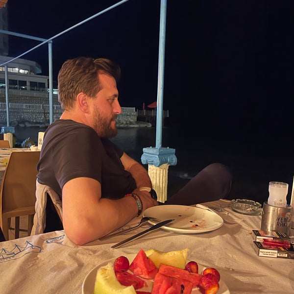 Foto diambil di Çakıl Restaurant oleh Cenk pada 5/20/2022
