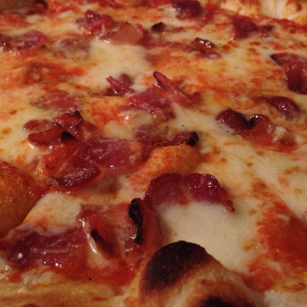 1/9/2014にLuis G.がBenchmark Pizzeriaで撮った写真