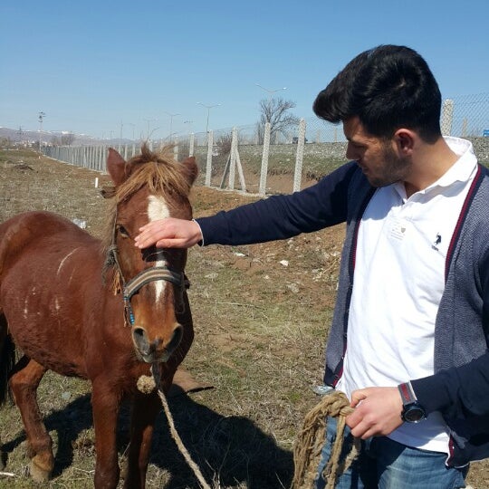 Photo taken at Kaygıner Çiftlik by Batuhan E. on 3/26/2015