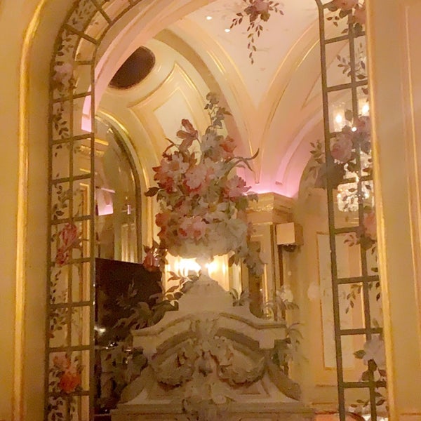 10/27/2019 tarihinde 🅐 🅛 .ziyaretçi tarafından The Ritz Salon'de çekilen fotoğraf