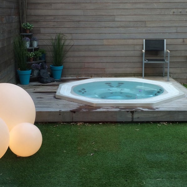 Сауна на метро проспект мира. Сауна вива керчь. Viva сауна. Анвил спа москва. Семейная баня.