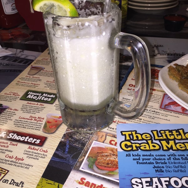 Photo taken at Crabby Bill&#39;s St. Cloud by Gloria J R. on 3/6/2016