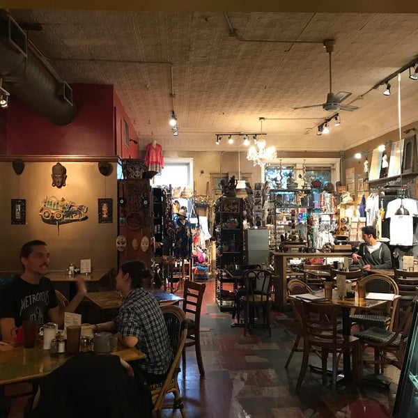9/8/2017 tarihinde Hector O.ziyaretçi tarafından Kopi Café'de çekilen fotoğraf