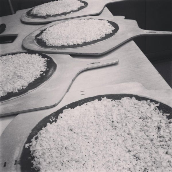 Foto tirada no(a) Zazzo&#39;s Pizza and Bar por Zazzo&#39;s Pizza and Bar em 10/13/2014