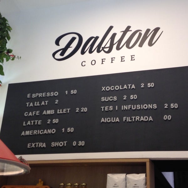 รูปภาพถ่ายที่ Dalston Coffee โดย Magali D. เมื่อ 2/14/2017